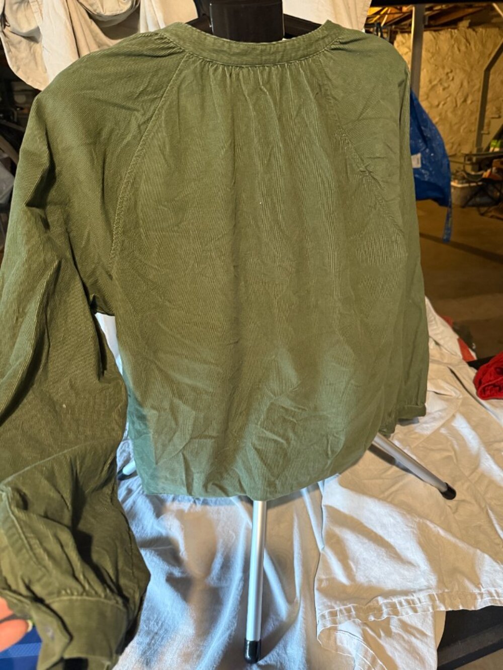 Universal Thread Women’s Green Corduroy Long Sleeve Blouse - Large - Picture 4 of 5